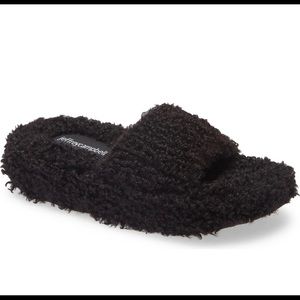 NWOT JEFFREY CAMPBELL FAUX FUR SLIDES 7.5
